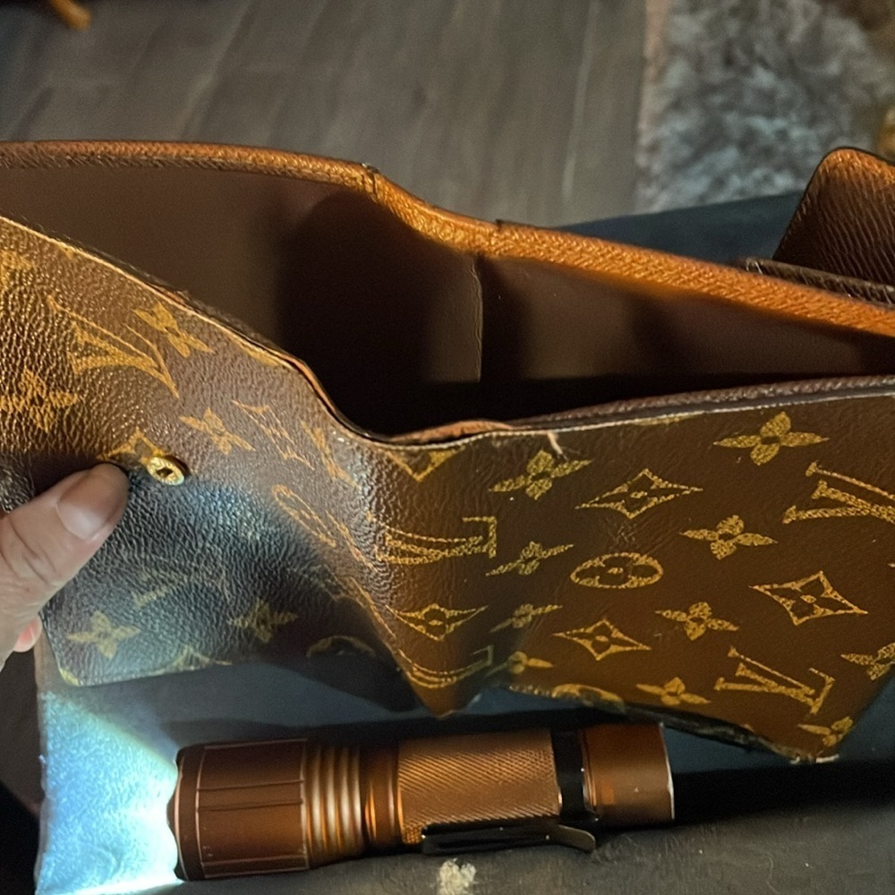Louis Vuitton trifold passport wallet in monogram - Picture 10 of 11